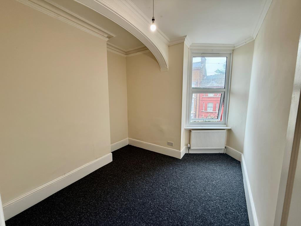 Lot: 139 - WELL PRESENTED TWO-BEDROOM FLAT - Bedroom one